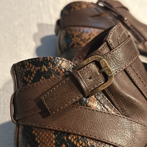 BareTraps Women’s Brown textured Ankle Booties w/ Buckle new condition Sz 10 - Picture 5 of 16